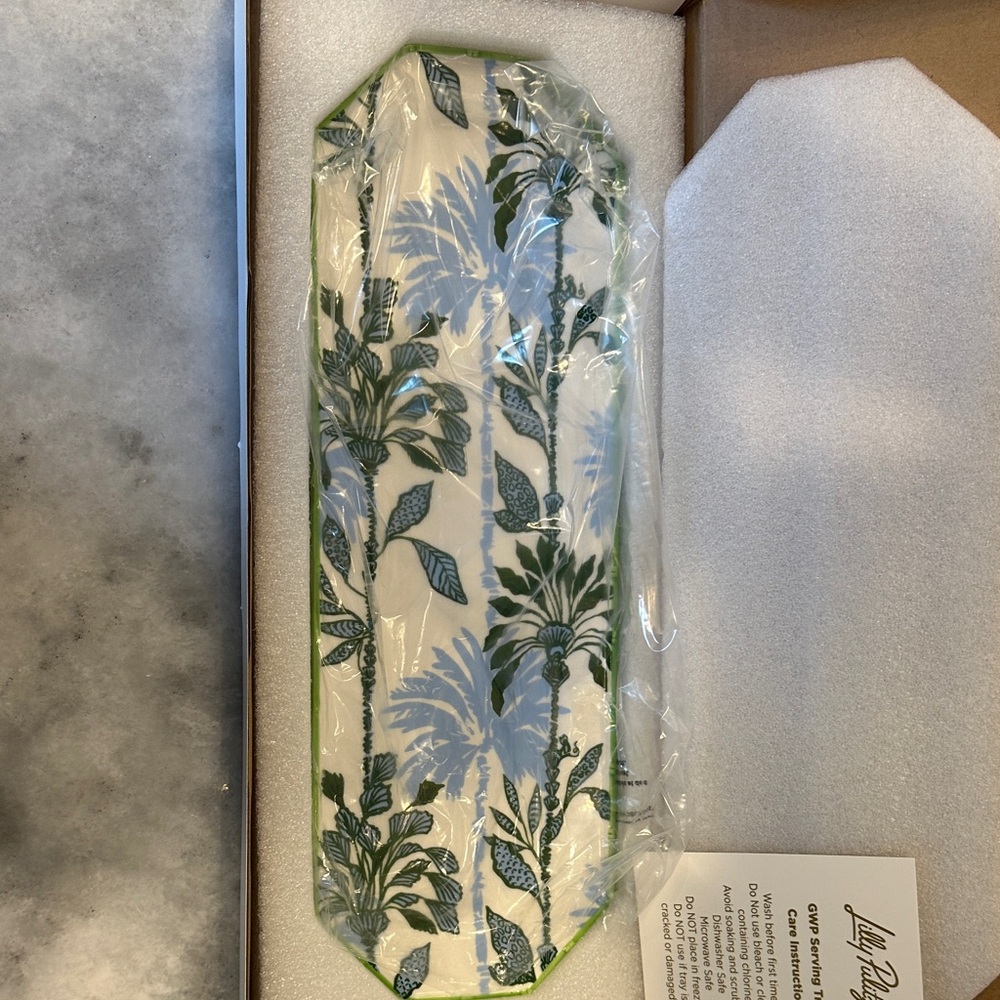 Lilly Pulitzer Green and Blue Leaf Platter Set - Picture 7 of 11